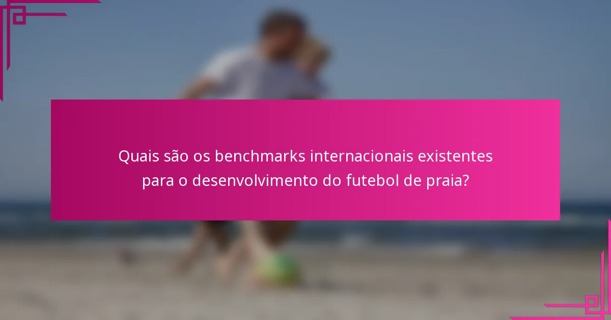 Quais são os benchmarks internacionais existentes para o desenvolvimento do futebol de praia?
